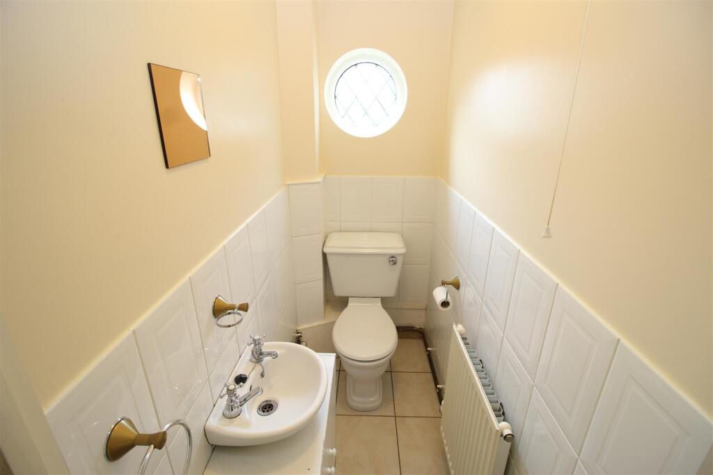 Downstairs Toilet.JPG