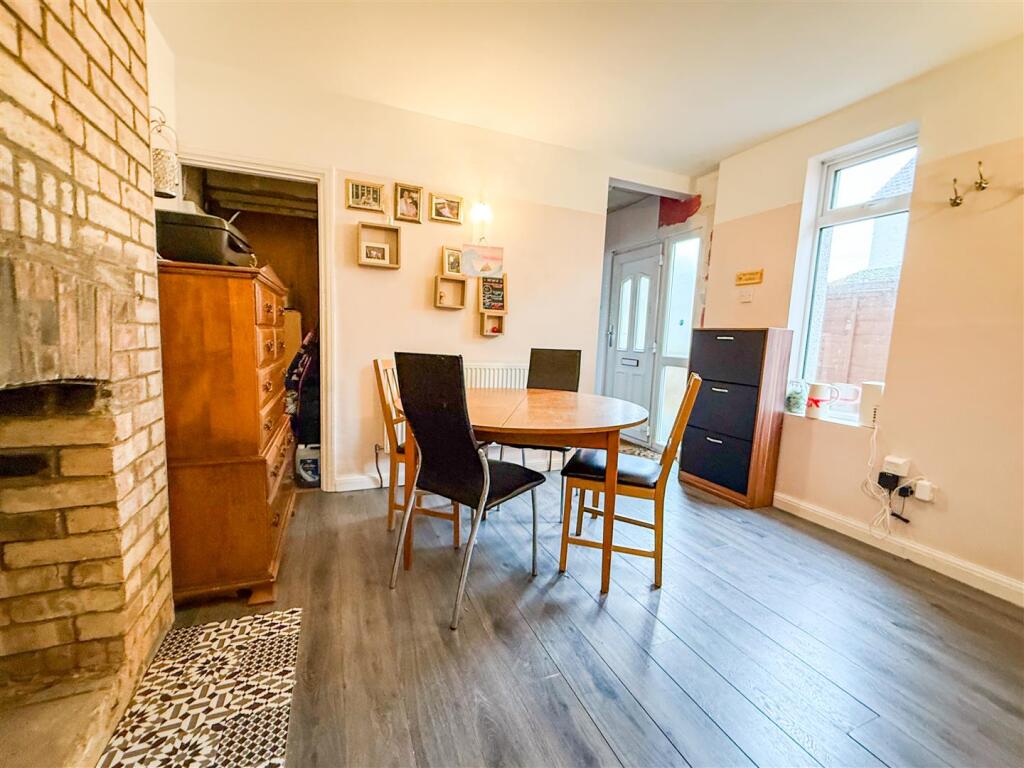 ALTERNATE VIEW OF DINING ROOM