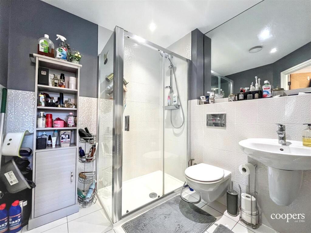En Suite 2 (1).jpg