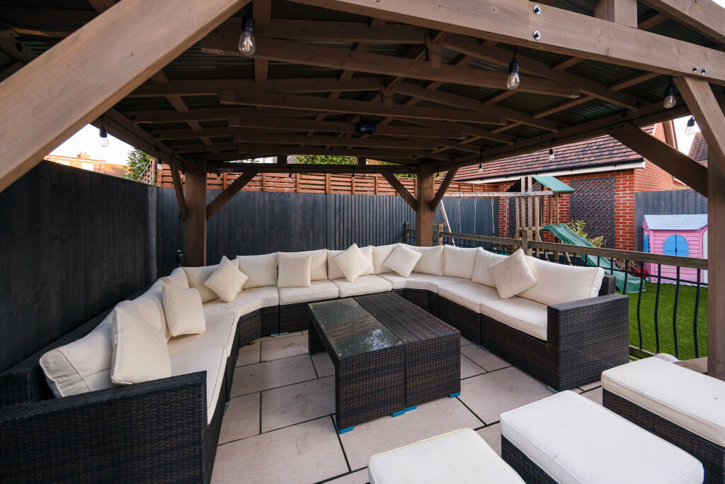 2 Cheddington Grove, HP22 7AB-8