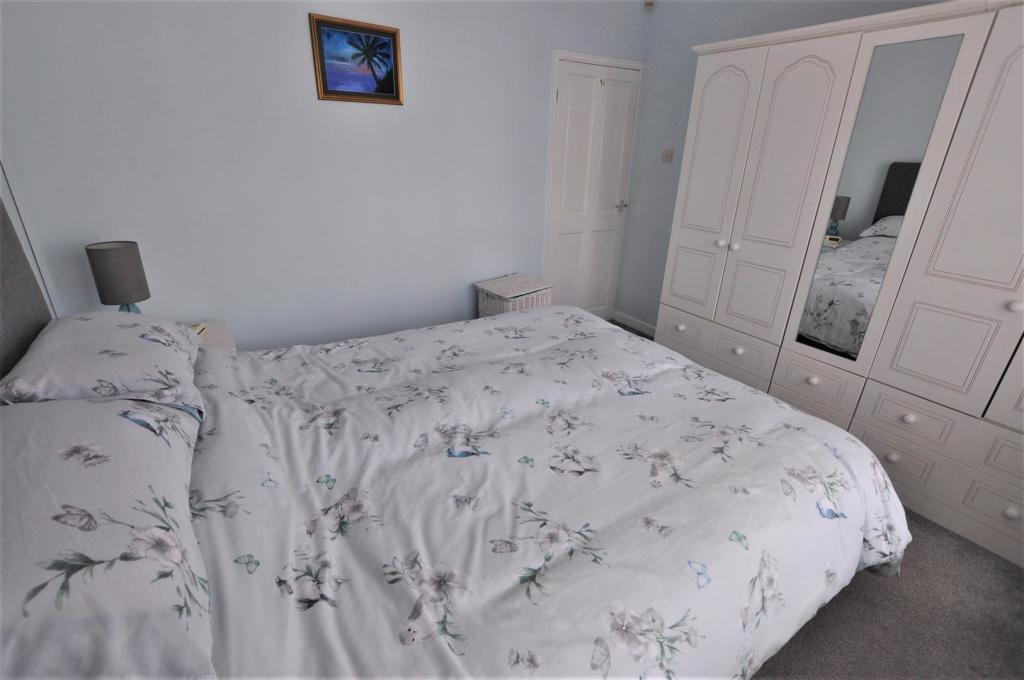 Bed1a.JPG