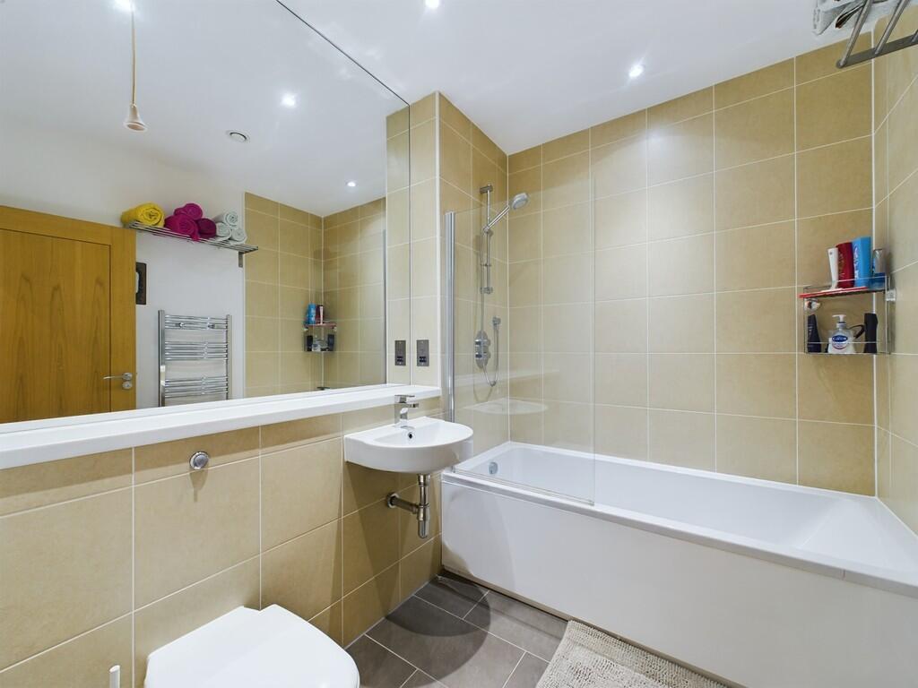 CAM02089G0-PR0401...