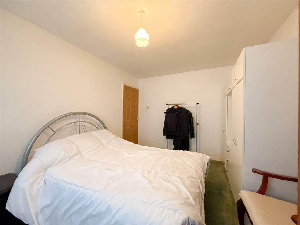 Bedroom 1.2.jpg