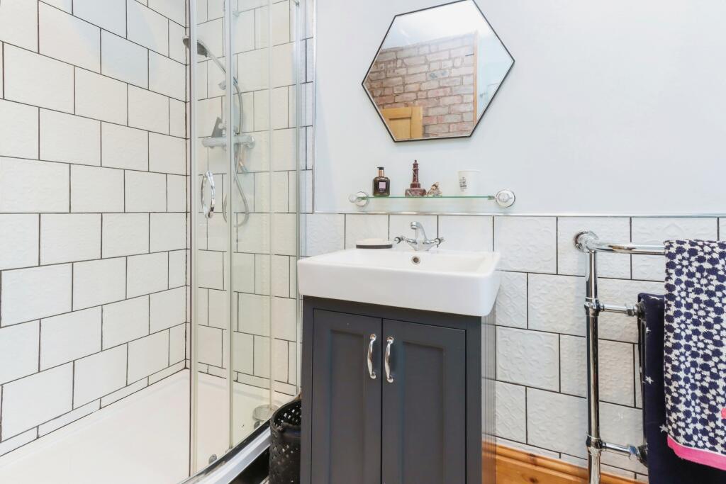 Bath/Shower Room
