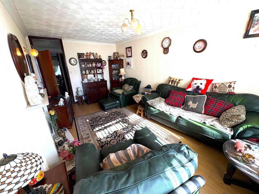 Lounge a.jpg