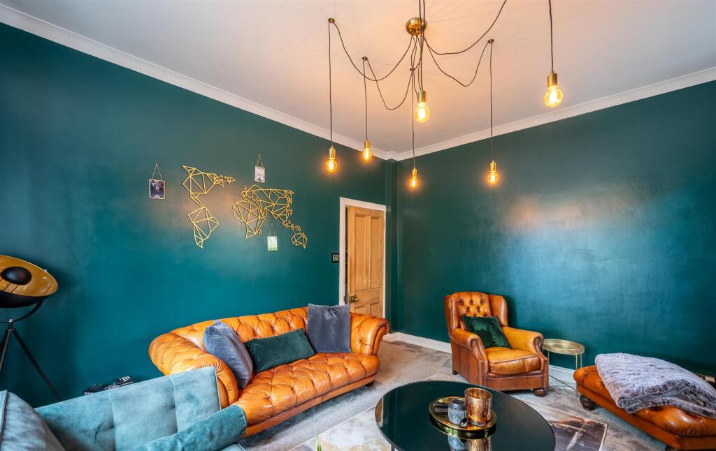Living Room (4).jpg
