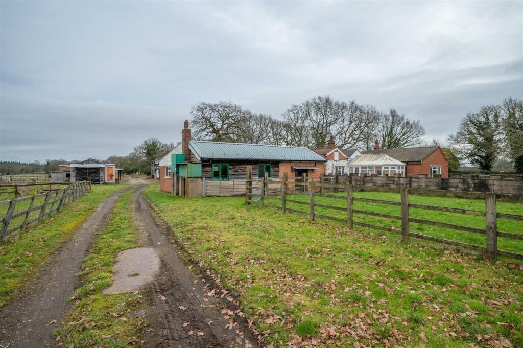 Workshops and Adjoining Loose Box