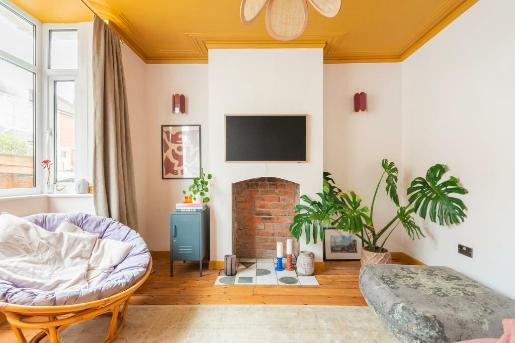 7O9RBN - Living Room B.jpg