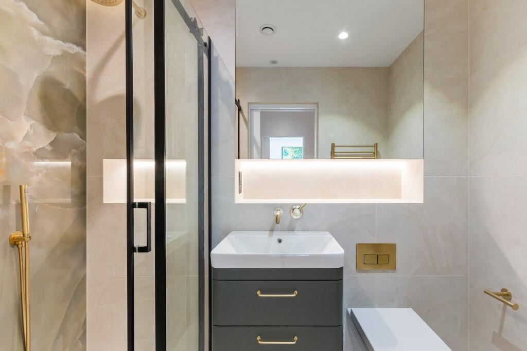 En-Suite Bathroom