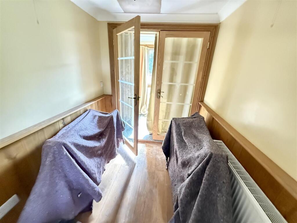 Side Hall - Potential Annexe Access