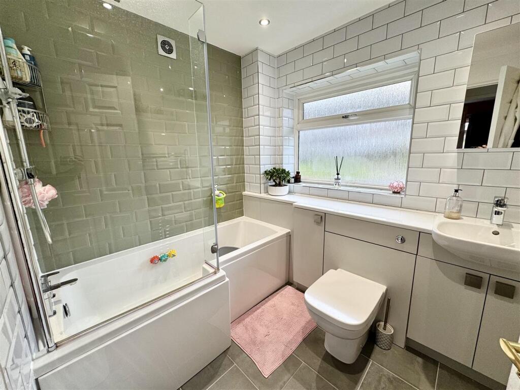 Bathroom B.jpeg