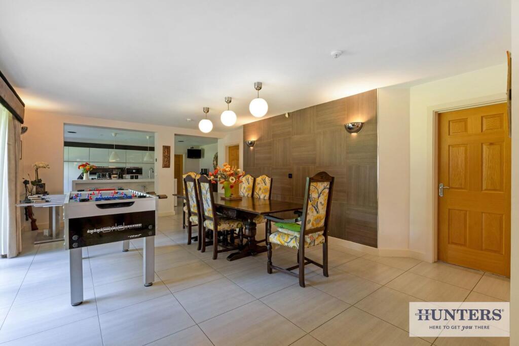 96880_Greenacres-Esholt-Avenue-Guiseley (21) - Cop
