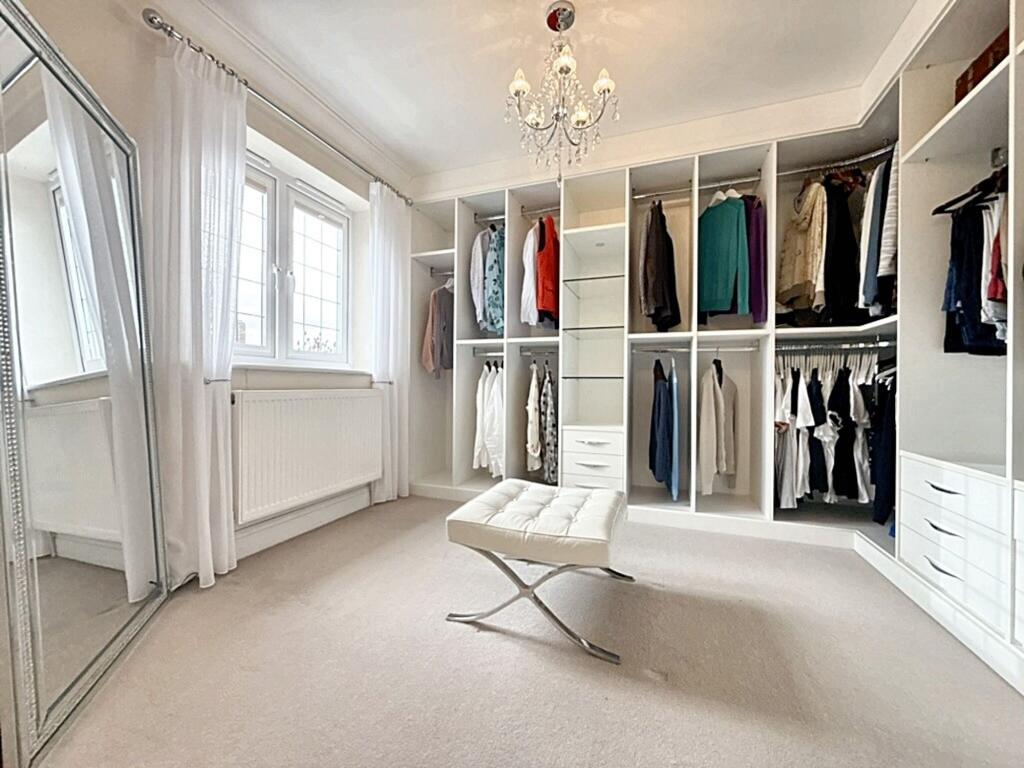 Bedroom 3 / Walk-in Wardbrobe