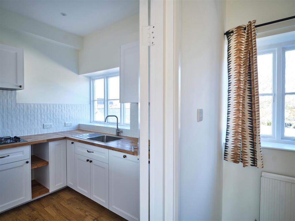 Middle Hallway into Kitchen.jpg