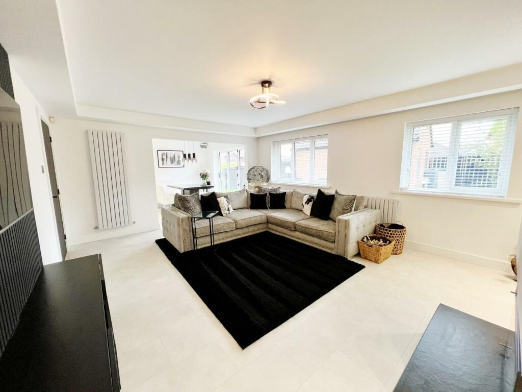Lounge pic 5.jpg