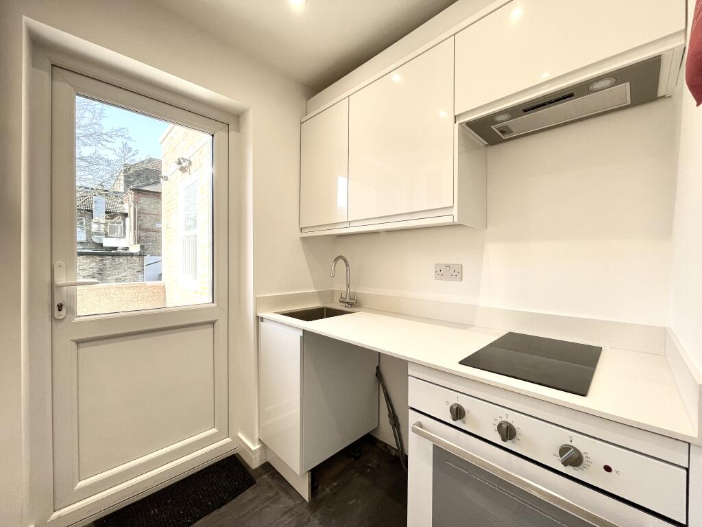 Communal Kitchen - R