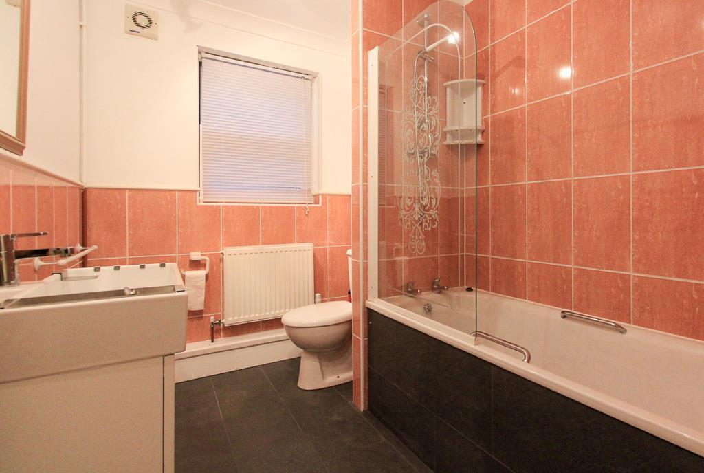 1, 36 Ninian Road LR (11 of 17).jpg