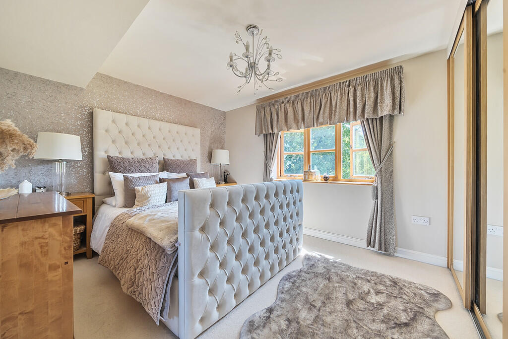 1303673-15-6852db...