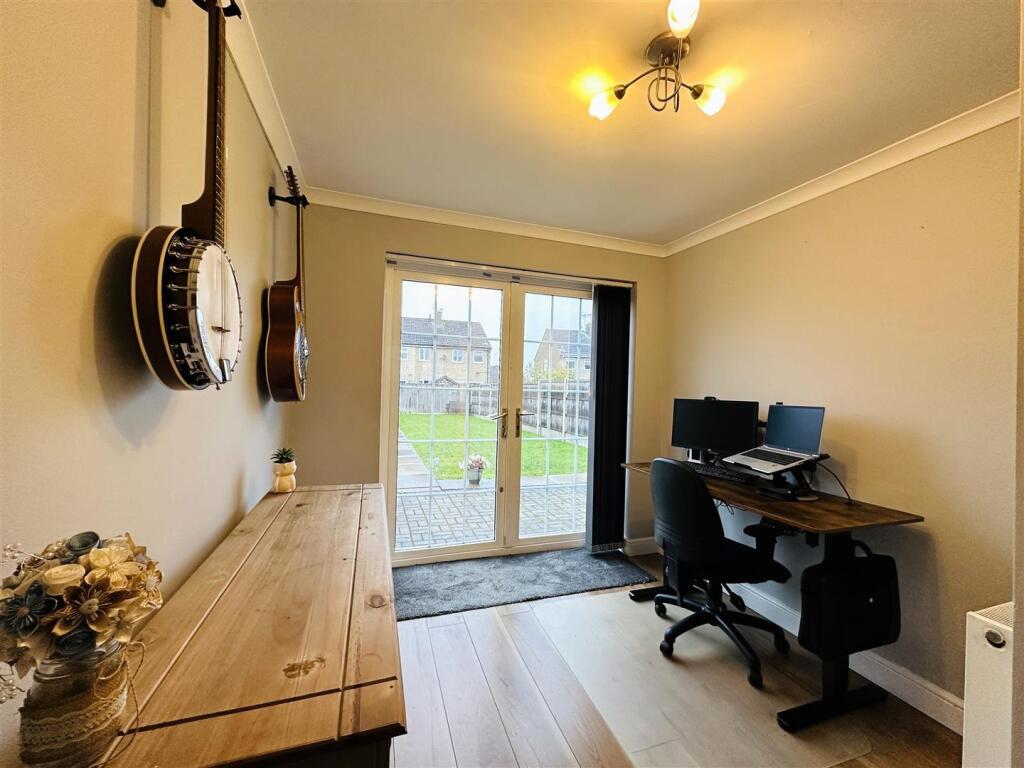 Bedroom 2/ Dining Room