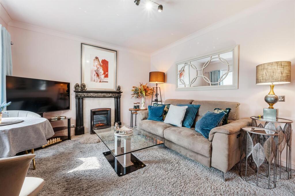 Cyril Bell Close-05.jpg