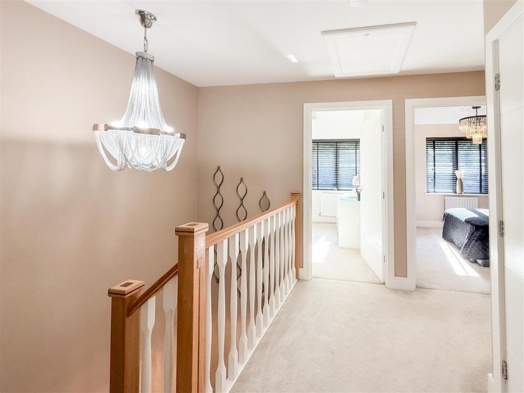 ACCOMMODATION FORST FLOOR