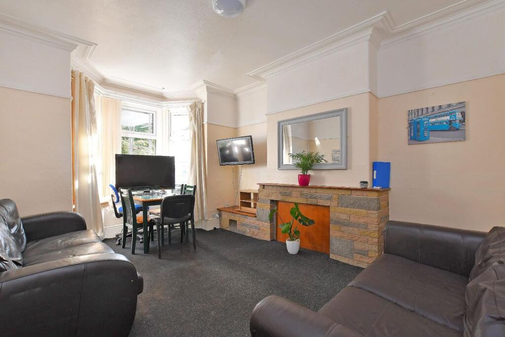 280 Crookesmoor Road - living room.jpg