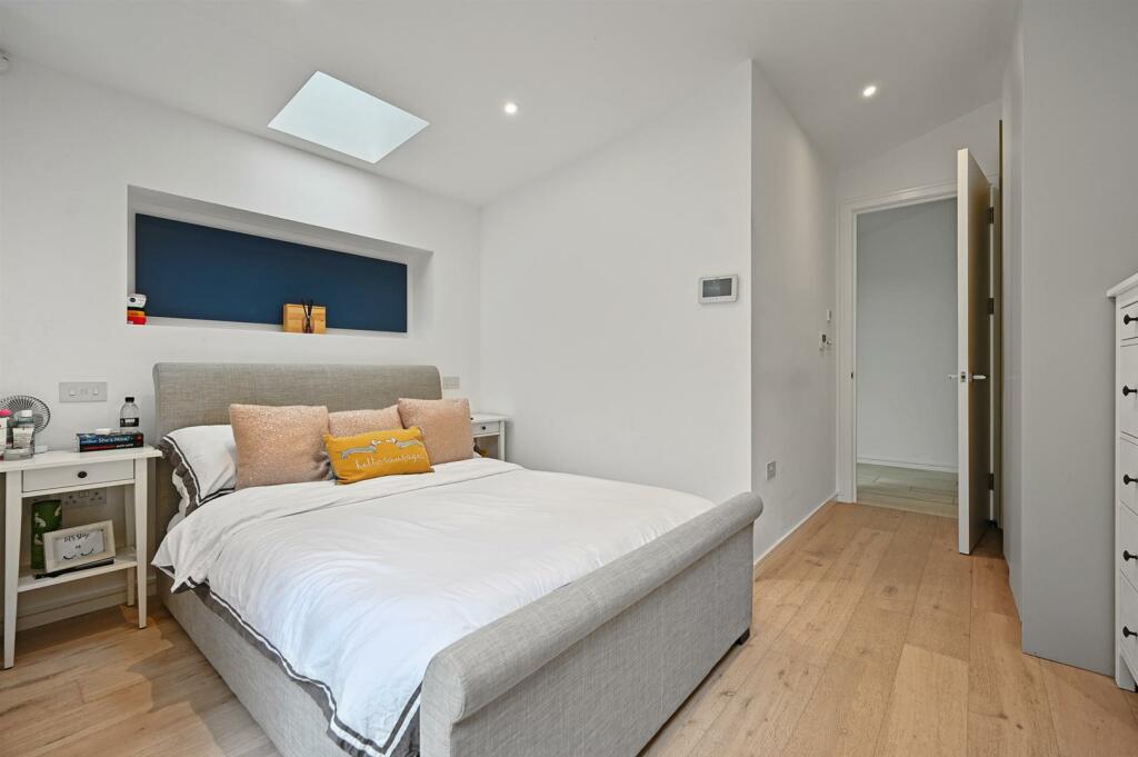 BCHJ - 4 Falstaff Mews - Bedroom 1 A (4).jpg