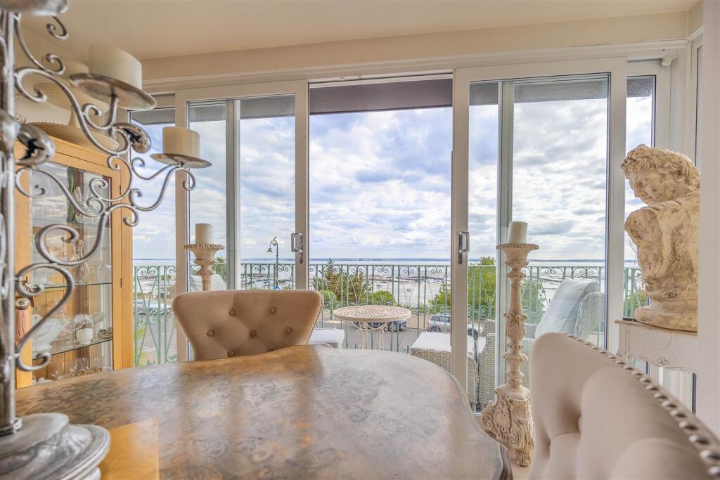 Breakfast Room/Balcony