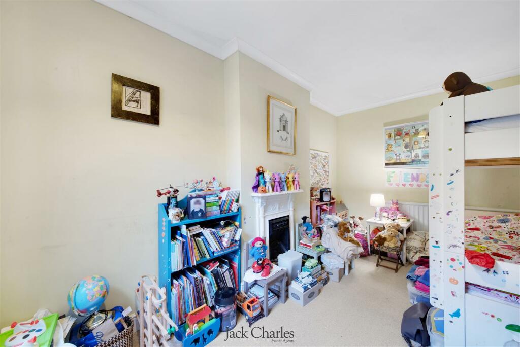 7 Mill Crescent3.jpg