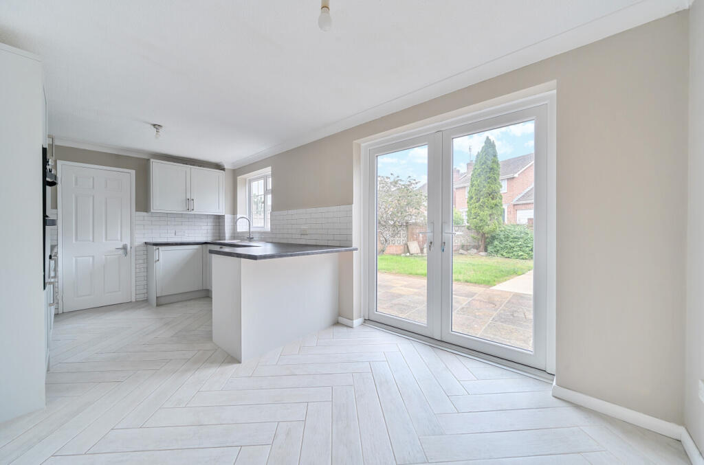 1332431-8-688909d...