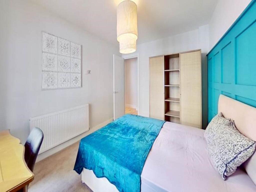 F2-Windsor-House-Bed
