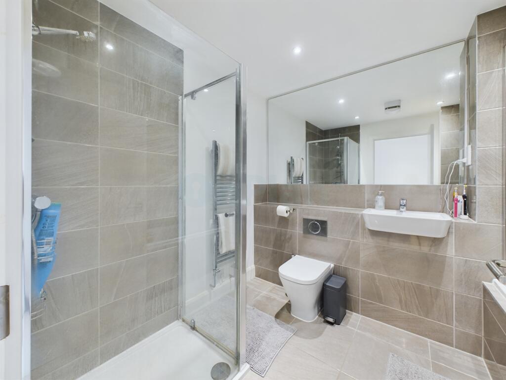 CAM04024G0-PR0010-STILL025