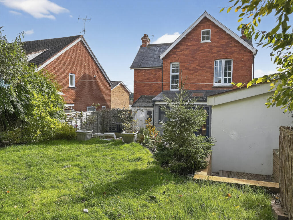 Rear Enclosed Private Garden