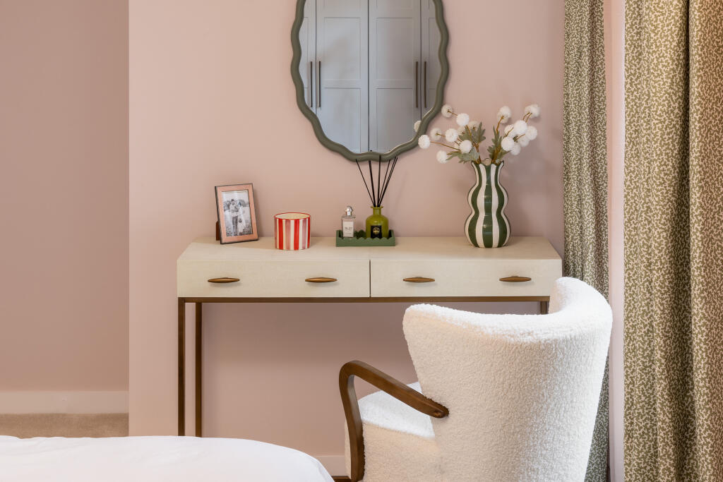 bedroom vanity