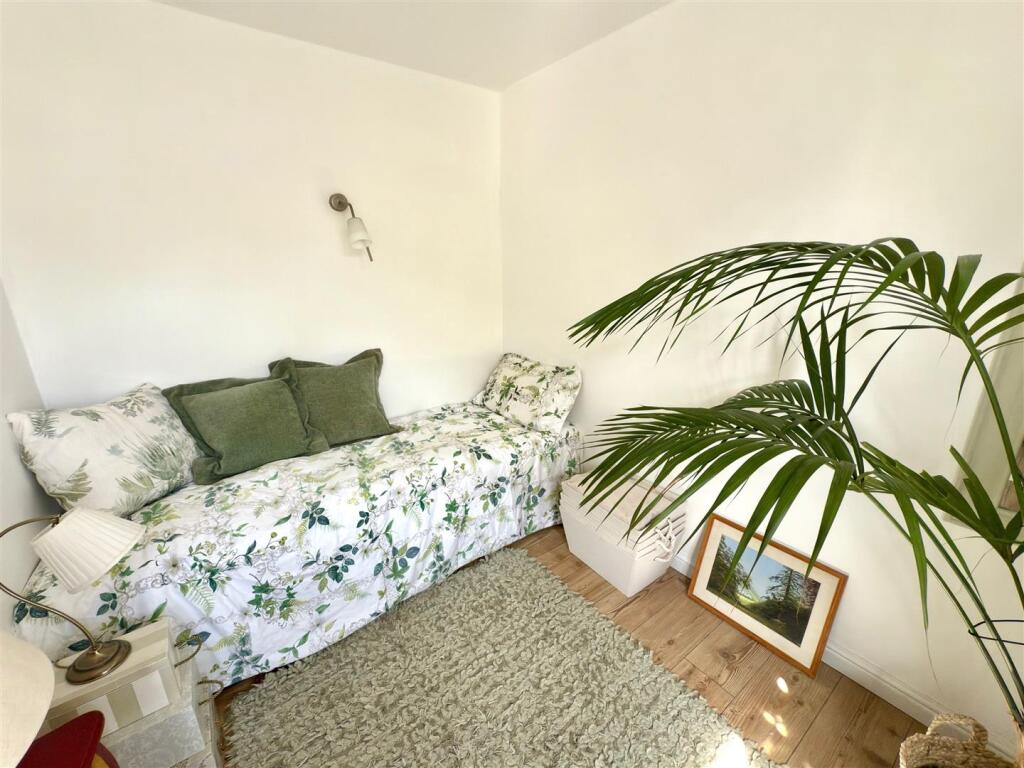 Bed 3.jpg