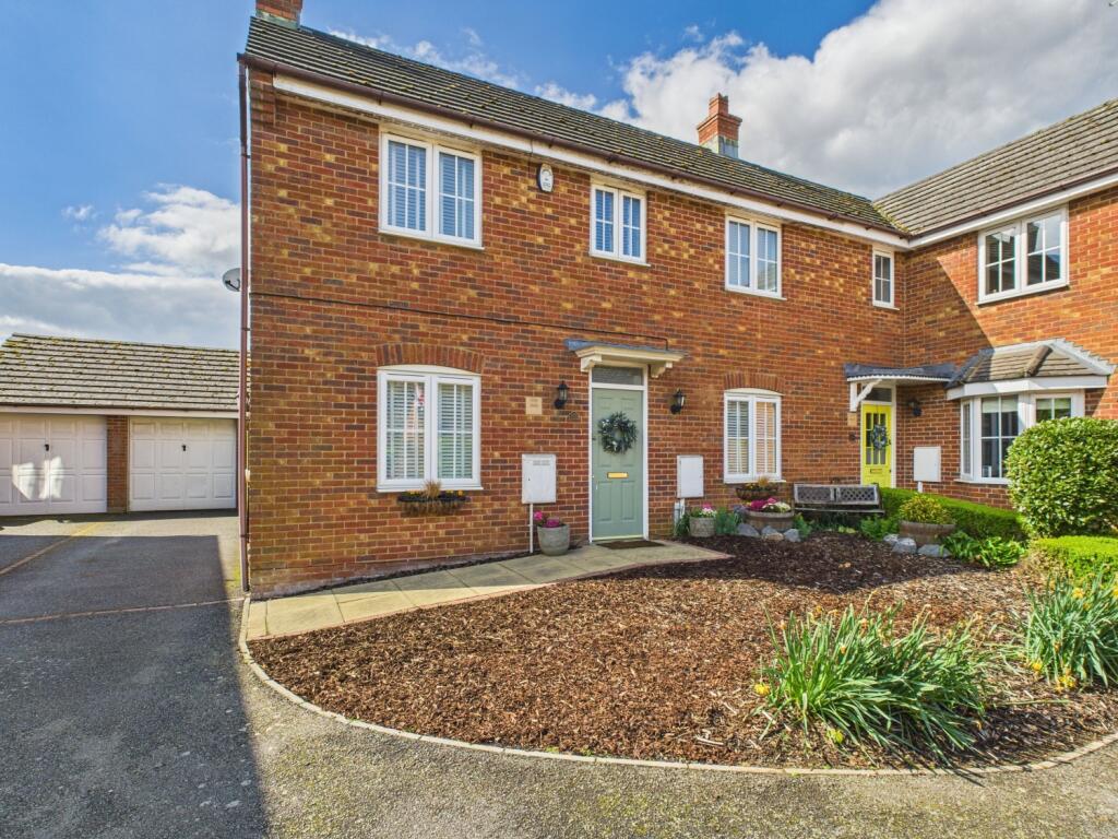 1. CAM04922G0-PR0014-STILL028