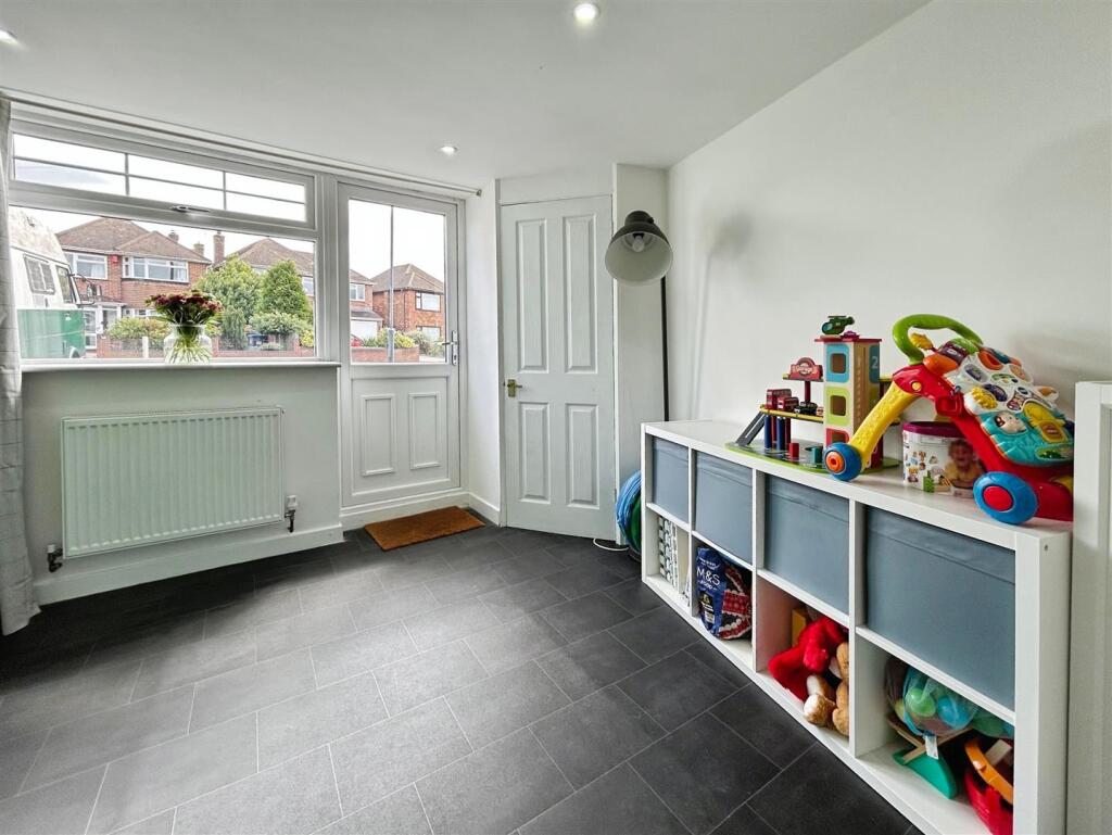 5d215d69--4D11-B5BF-ABC421B46E04-18640-00000BA709D