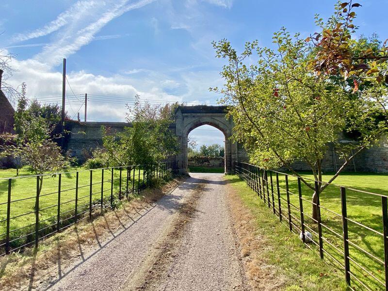 Entrance drive &amp; archway