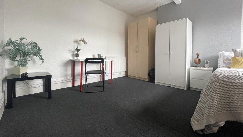 student-4-bed-flat-nightingale-rd-portsmouth (25b)