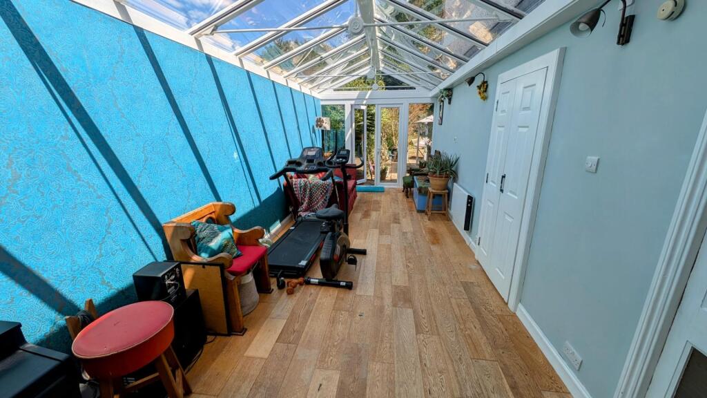24 Church Rd conservatory.jpg