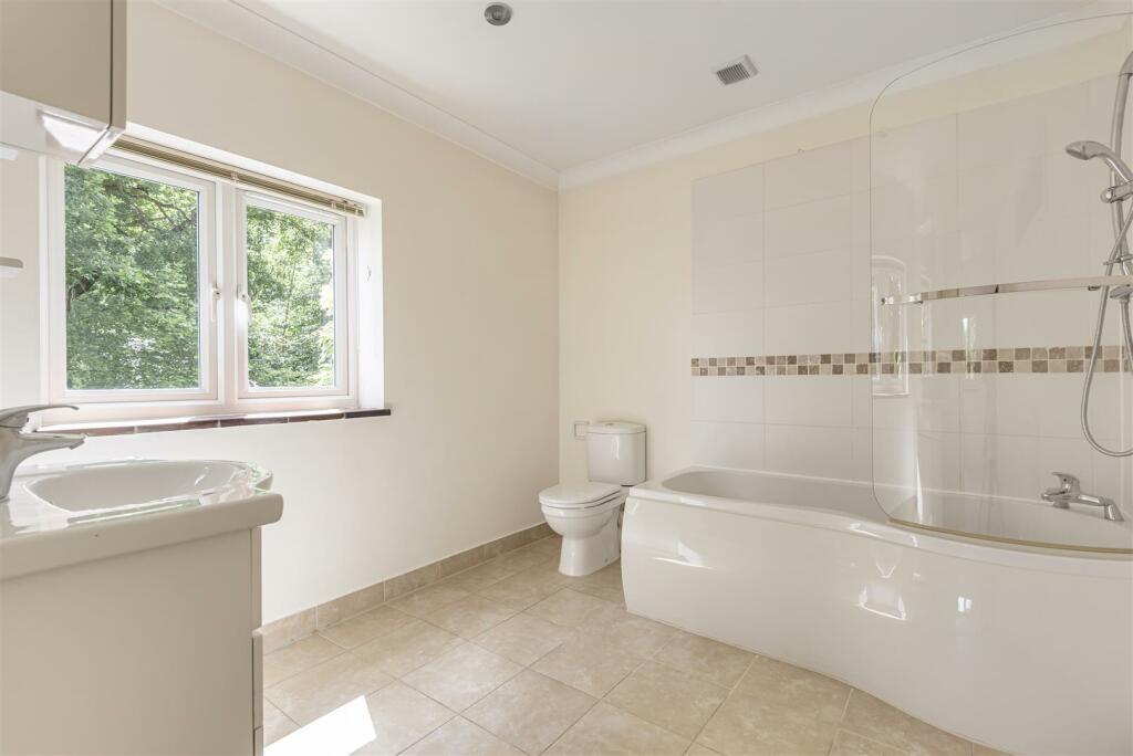 Guest en-suite bathroom.jpg