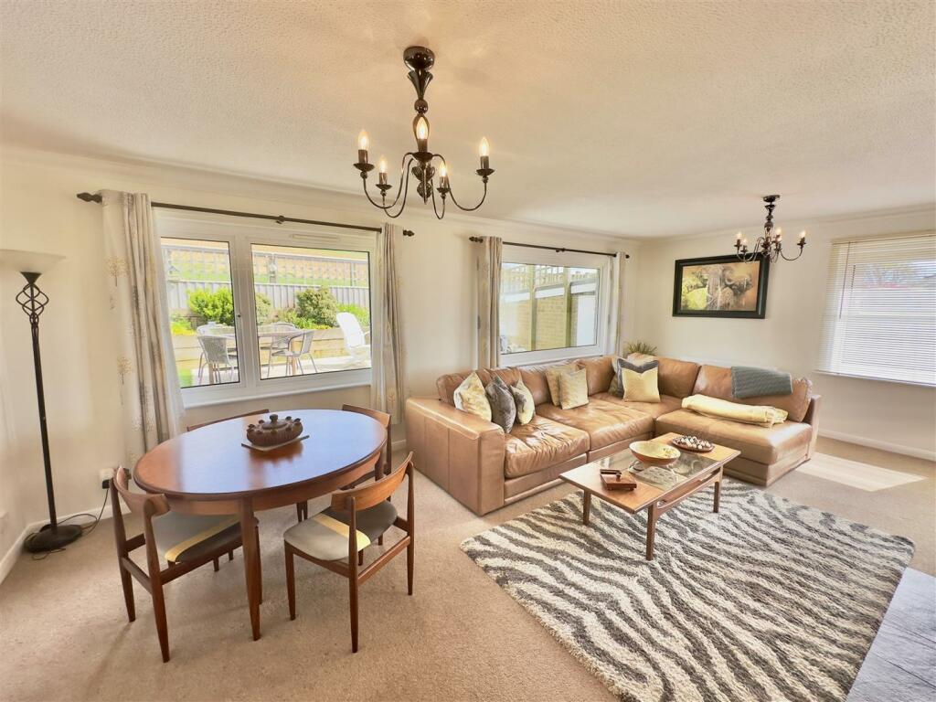 Living Room 3.jpg