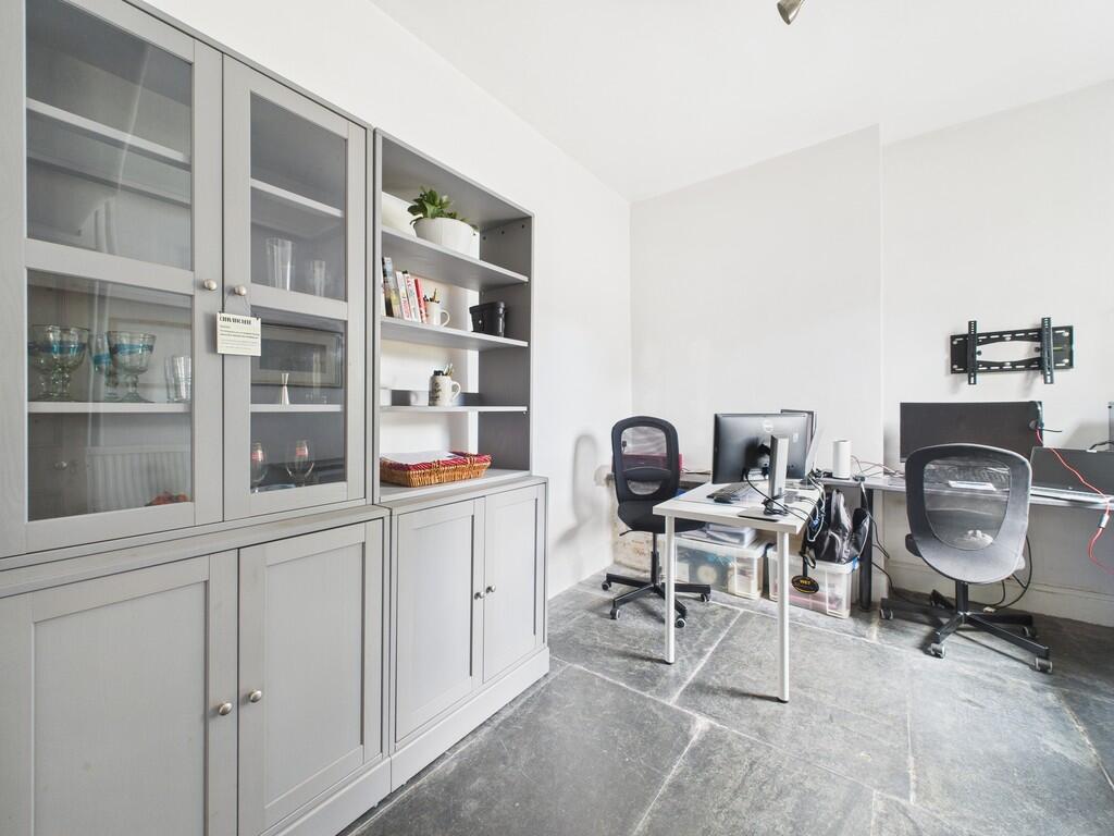 CAM02089G0-PR0561...