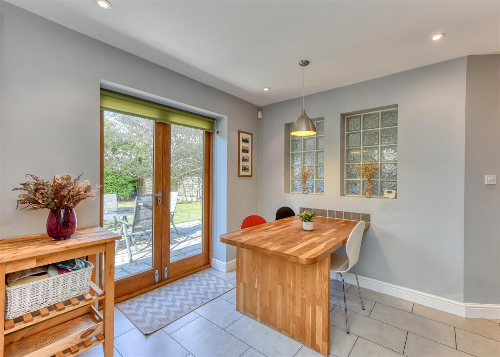 20 Suckling Green Lane-kitchen4.jpg