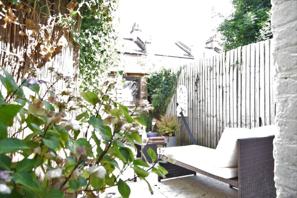 Bruce Road, Tooting Junction, CR4