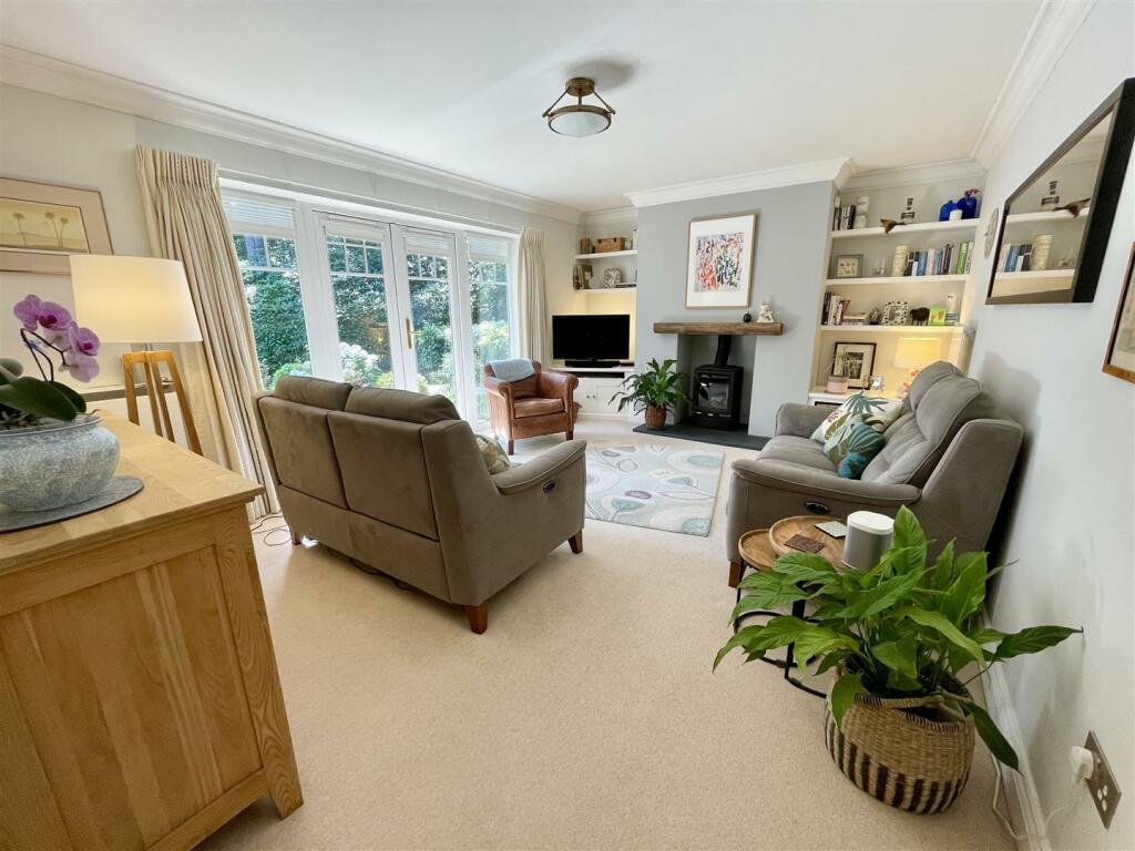 4. living rm.jpg