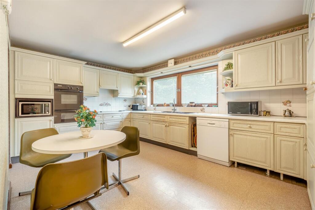 8659041-interior32.jpg