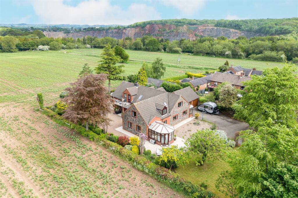 LE65 1RN TBMD-041.jpg