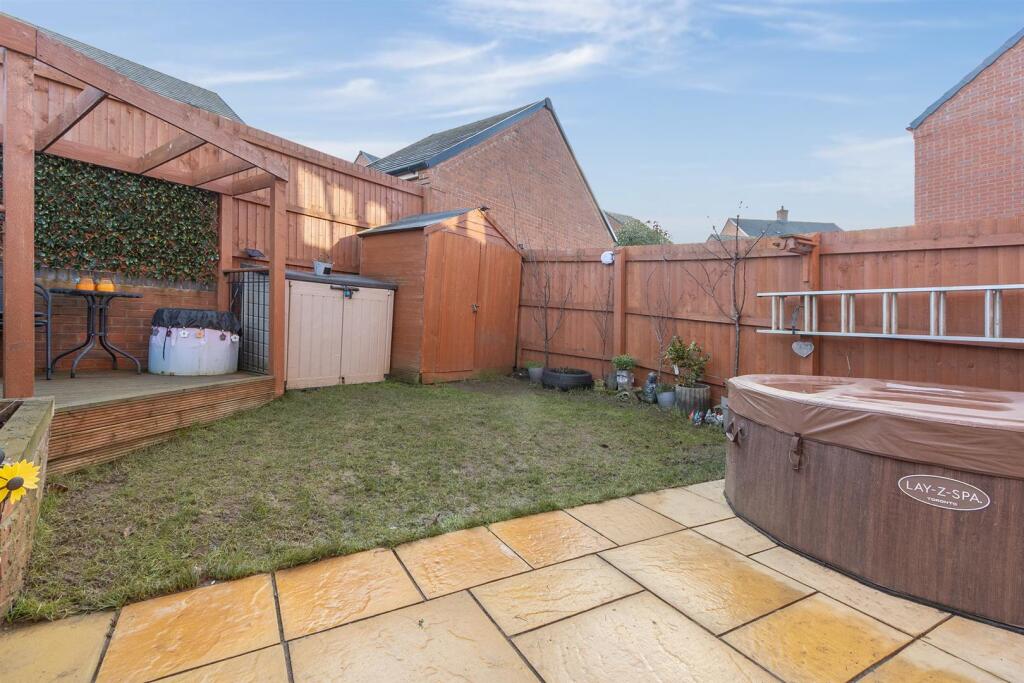 1 Dale Close, Lutterworth (18).jpg