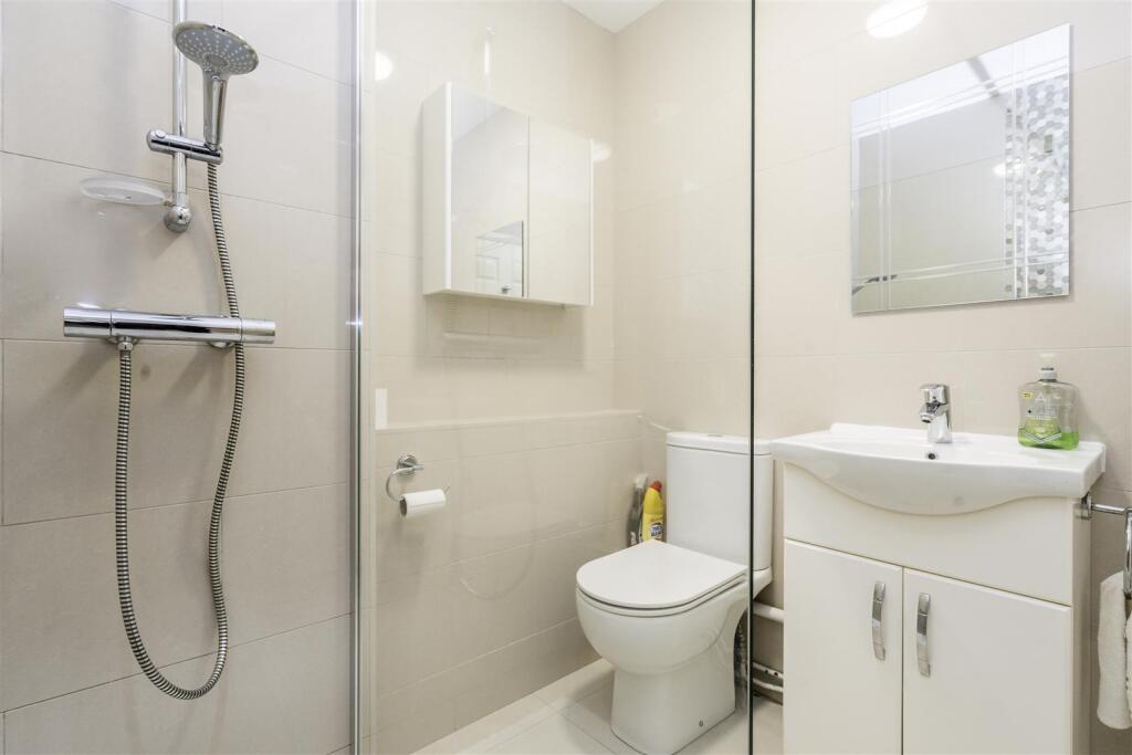 Davidson Frost-Wellings, DFW, Chatsworth Court, En